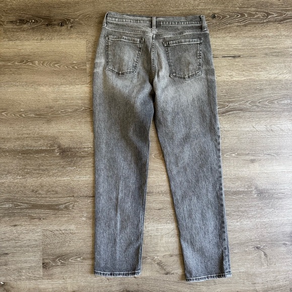 Old Navy Mid-Rise Boyfriend size 6 - Picture 3 of 5